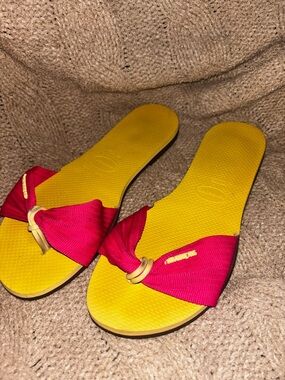 Havaianas Yellow Pink Bow Flip Flops Thong Sandals Size 41-42